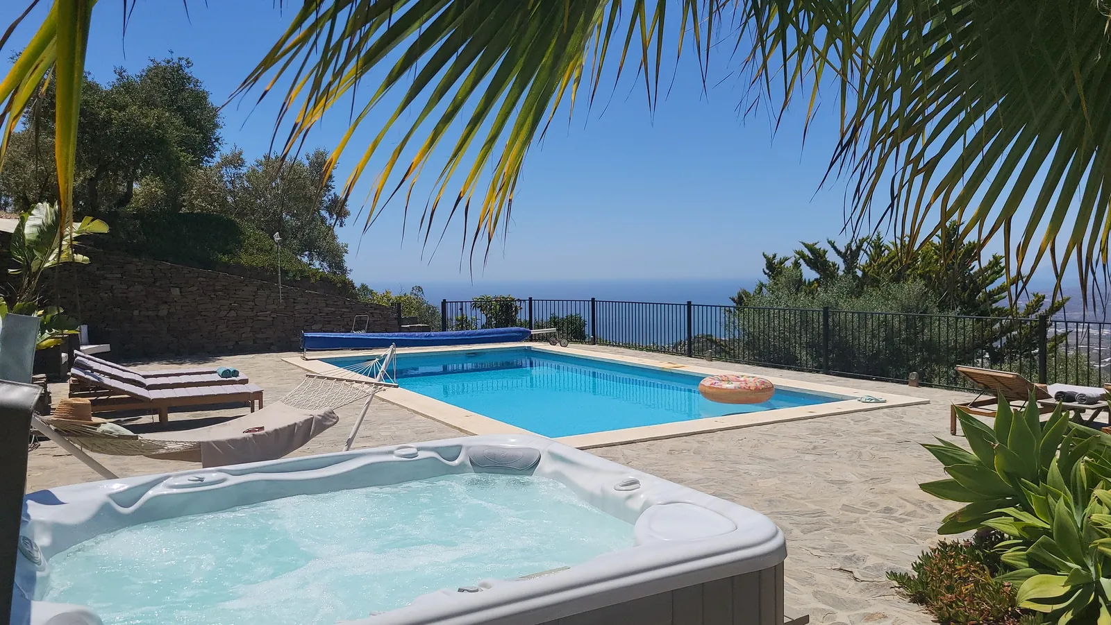 Casa Canto de Pajaros: private pool and jacuzzi with sea views